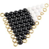 Escalier de perles noires et blanches