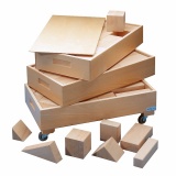 Grands blocs de construction en bois dans 3 boîtes