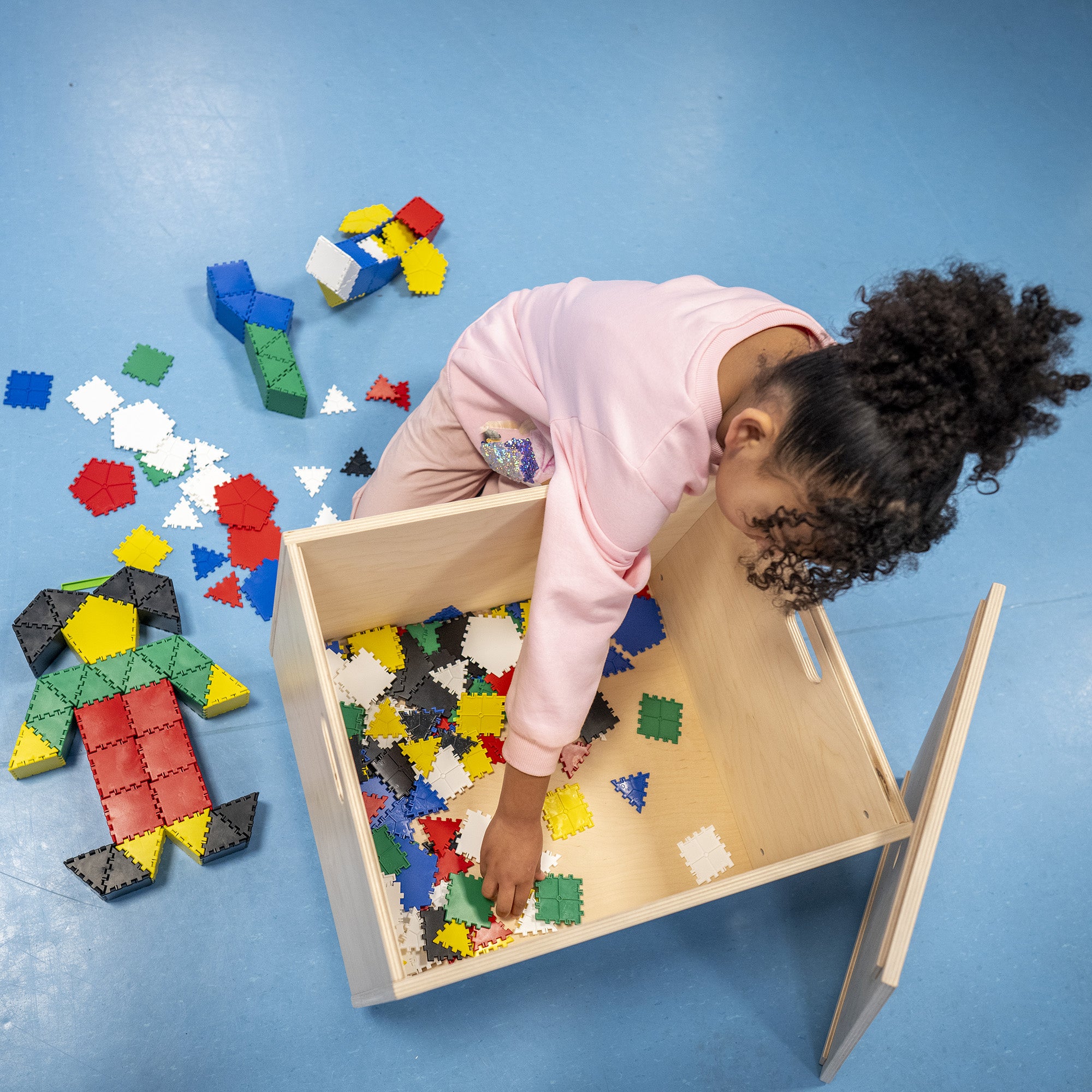 Grand coffre de rangement empilable à roulettes